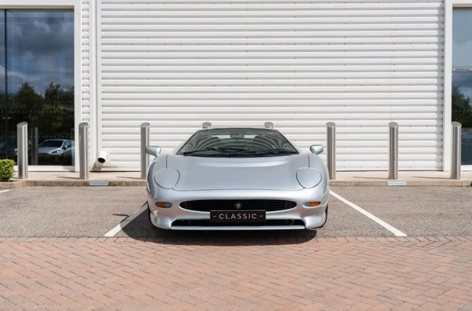 Jaguar XJ220